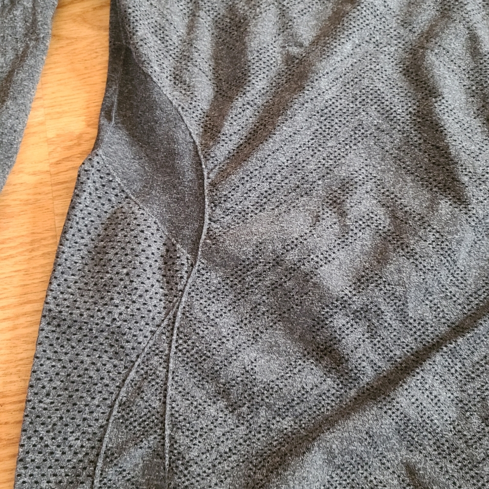 Compressive long sleeve - Picture 2 of 2